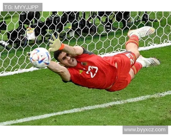 马丁内斯的传奇旅程:从青涩球员到世界级教练的蜕变与荣耀